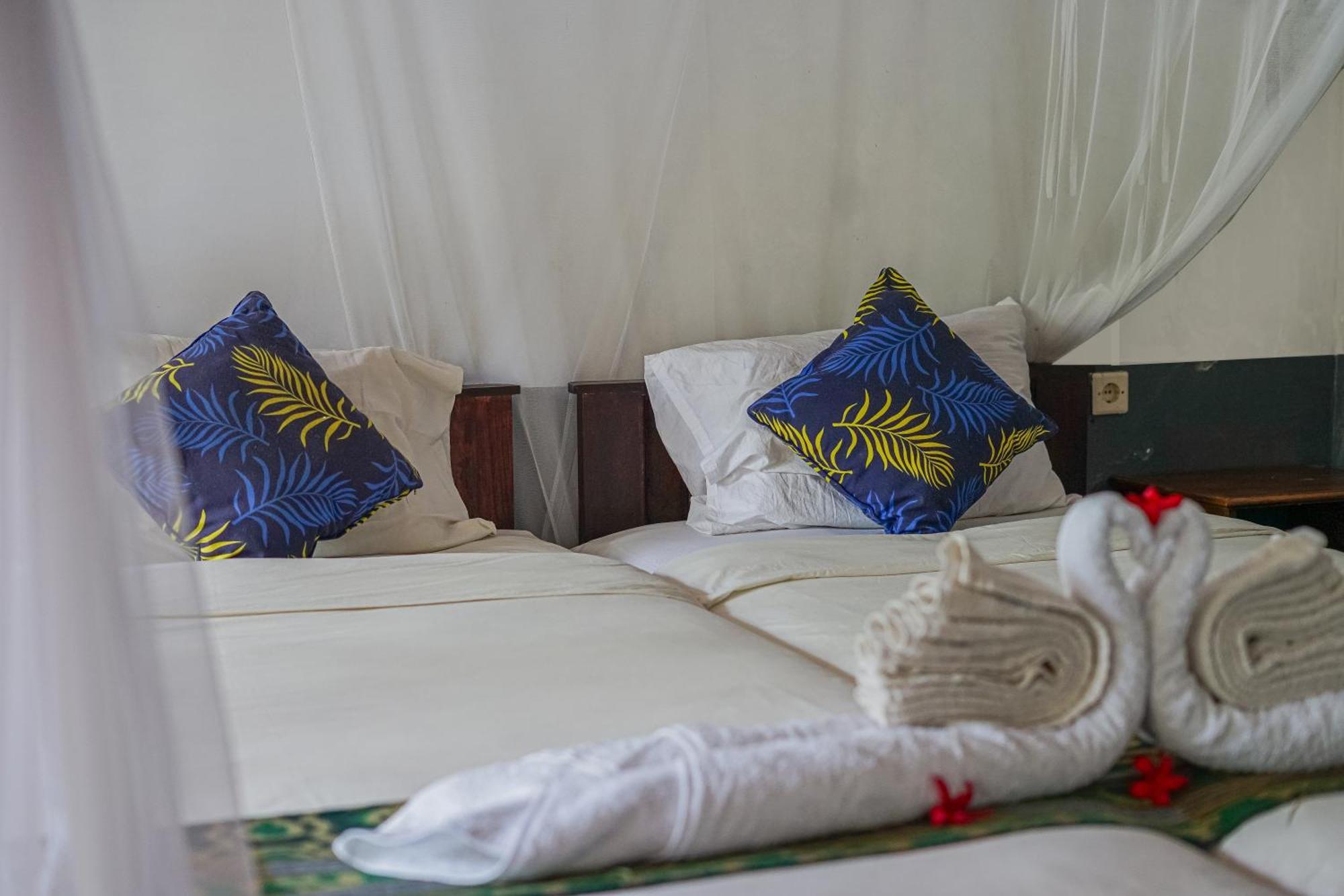 Made Taro - Menjangan Homestay Баньюведанг Экстерьер фото