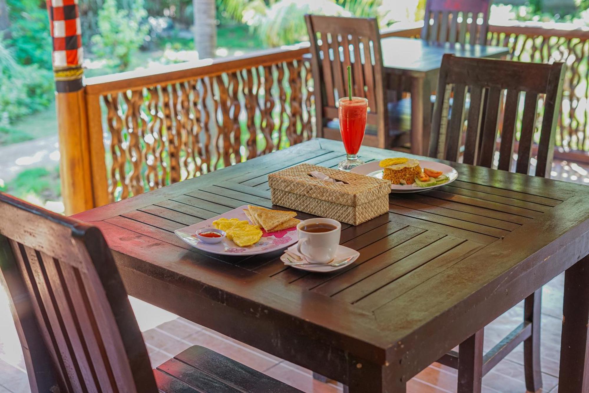 Made Taro - Menjangan Homestay Баньюведанг Экстерьер фото