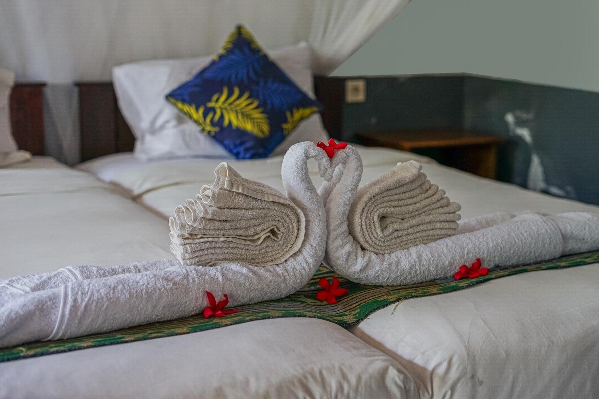Made Taro - Menjangan Homestay Баньюведанг Экстерьер фото
