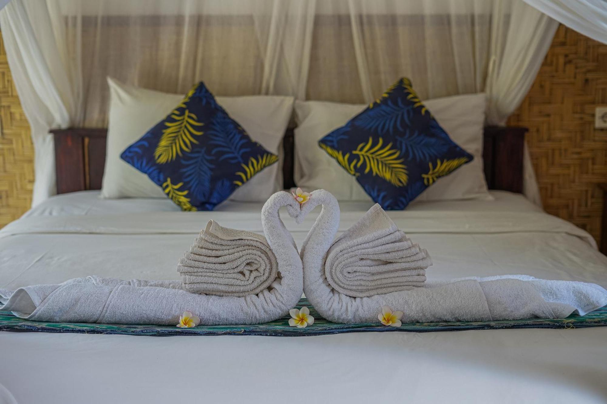 Made Taro - Menjangan Homestay Баньюведанг Экстерьер фото