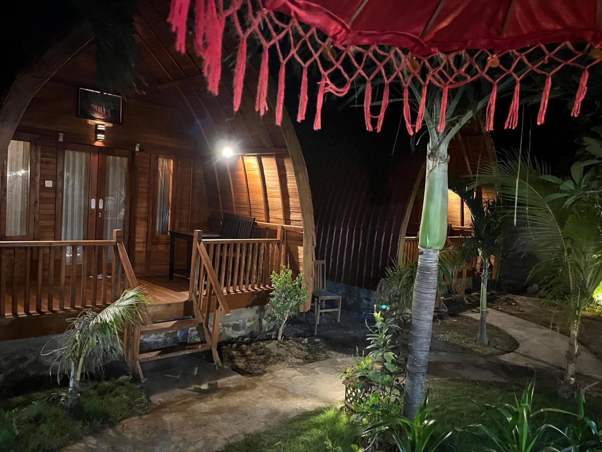 Made Taro - Menjangan Homestay Баньюведанг Экстерьер фото