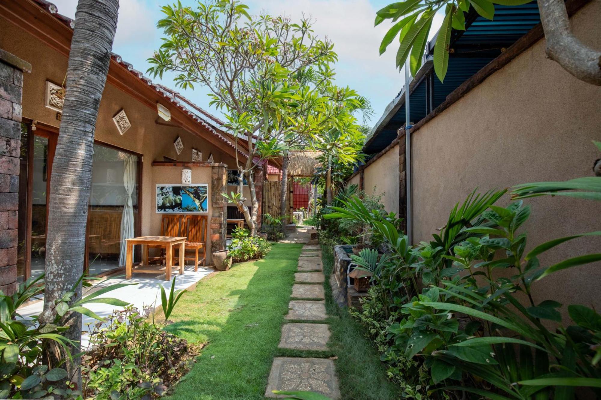 Made Taro - Menjangan Homestay Баньюведанг Экстерьер фото