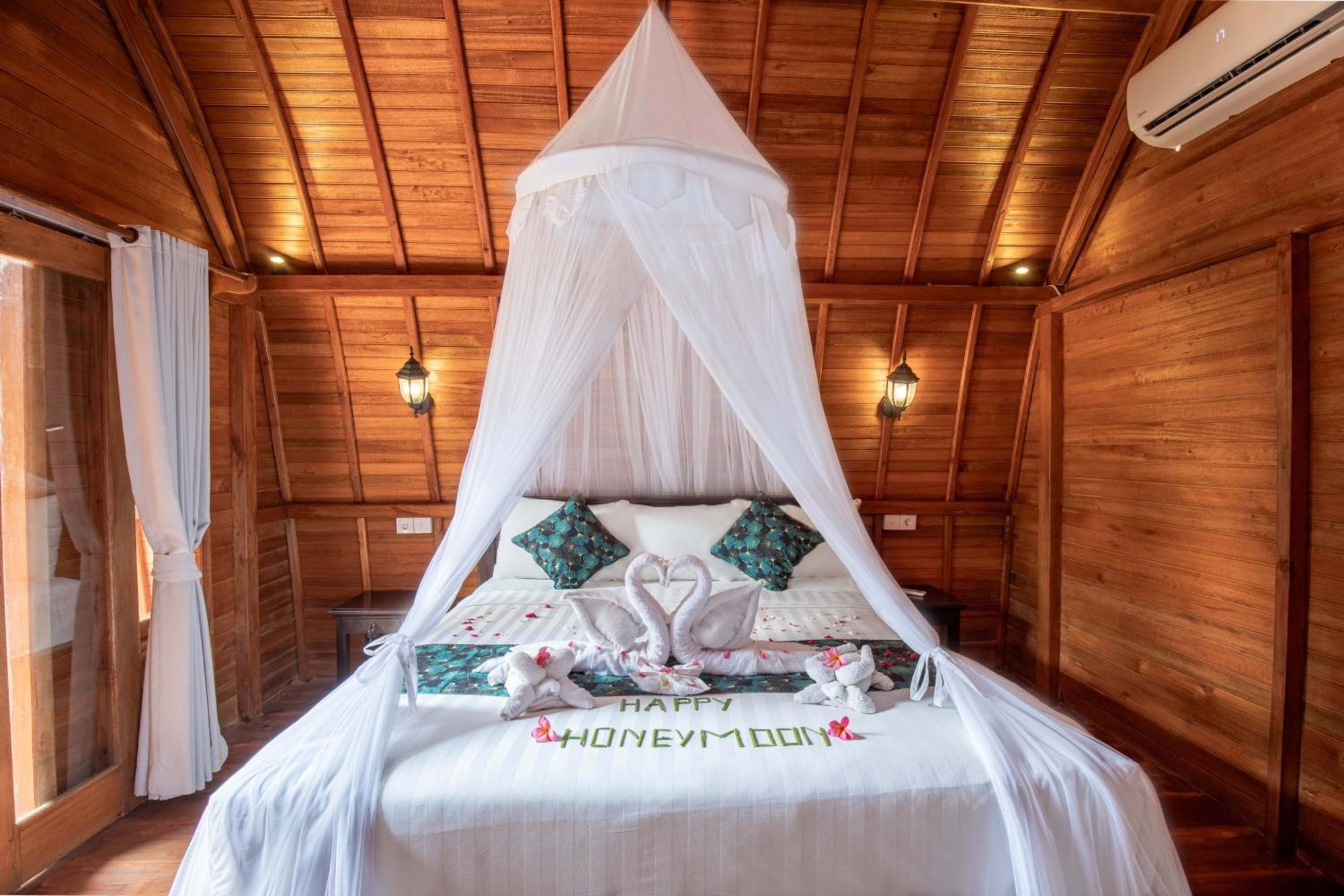 Made Taro - Menjangan Homestay Баньюведанг Экстерьер фото